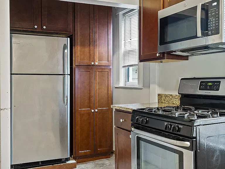2 bed, 900 sqft, $3,000 — Photo 3
