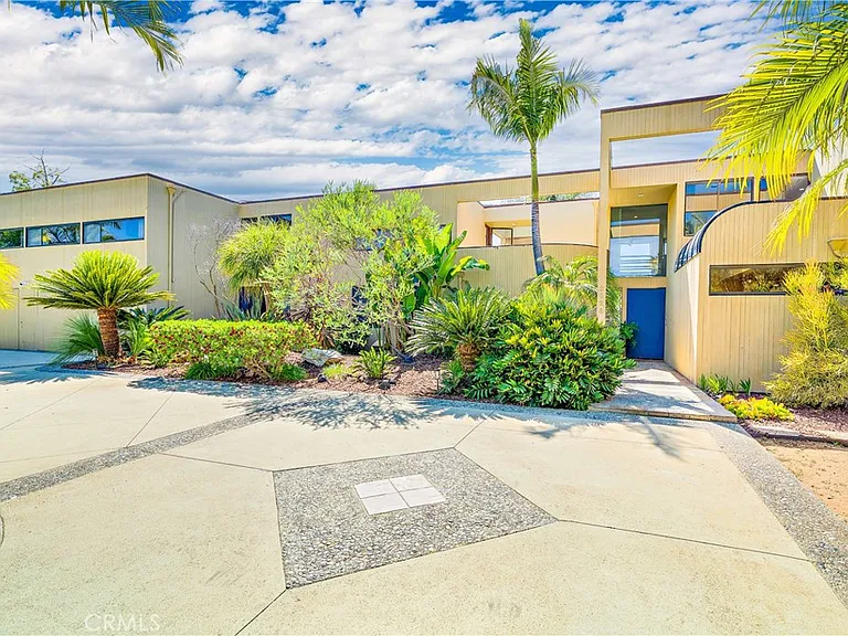 3028 Overhill Dr — Photo 40