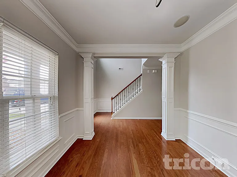1413 Eastway Dr — Photo 4