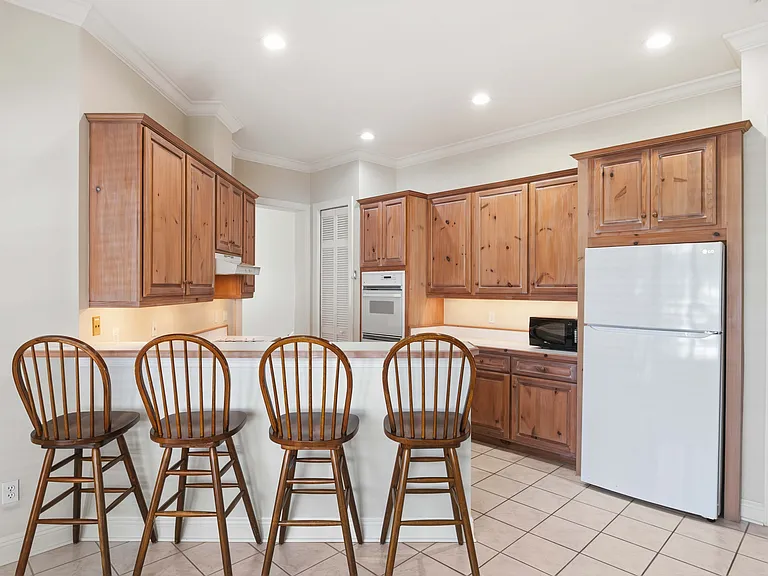 9648 Bryanston Dr — Photo 12