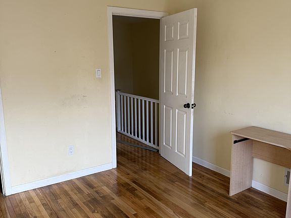 3rd image of 125 Hillsdale Ave #1