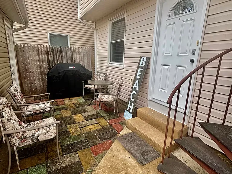 Hiering Ave — Photo 15