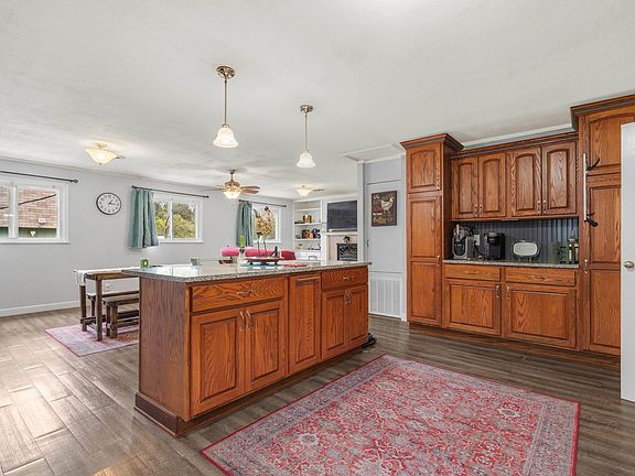 5th image of 429 Ridgeway St