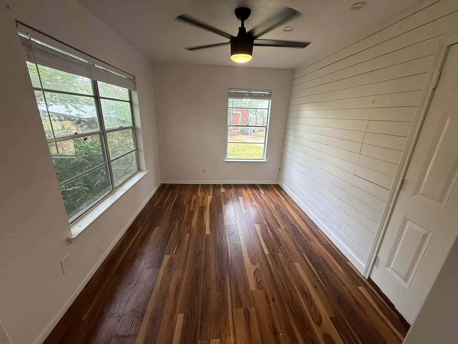 1 bed, 120 sqft, $599 — Photo 3