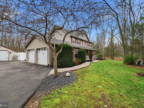 4th image of 9 Hickory Dr