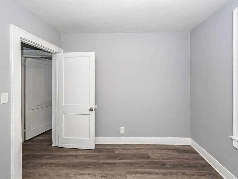 2620 Woodlawn Ave — Photo 25