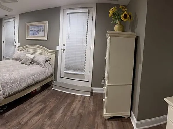 10 N Iroquois Ave, Margate, NJ 08402