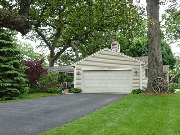 4th image of 16N541 Highland Dr