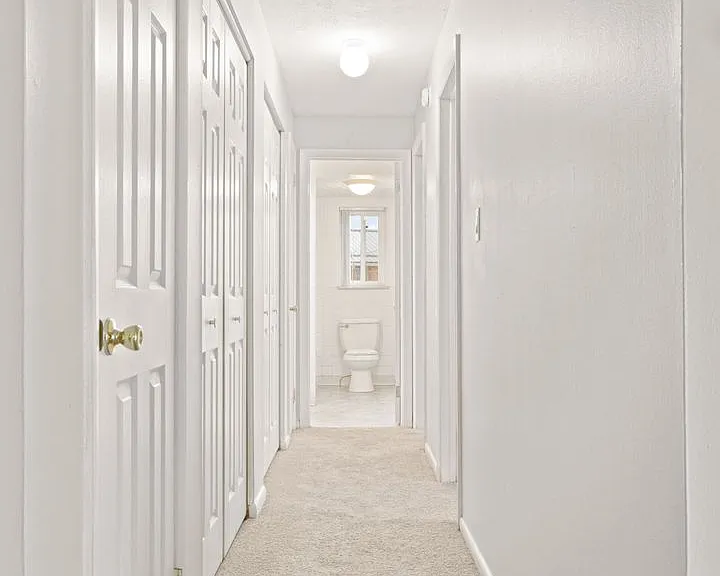 The Hillcrest Apartments — Photo 14