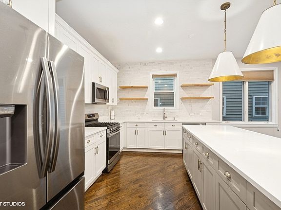 5th image of 1015 N Paulina St #1