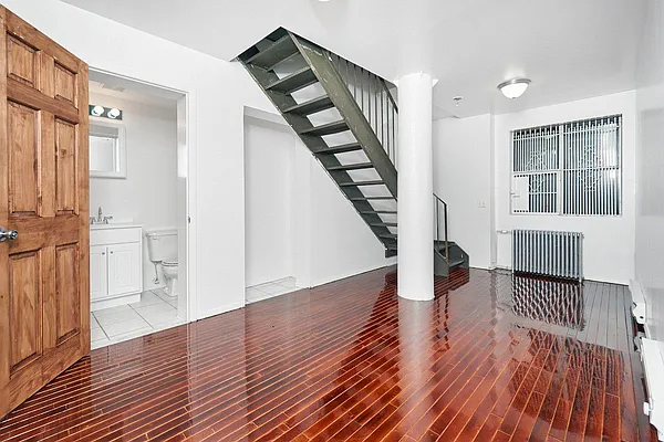 Rented by MD NYC Management LLC | media 6