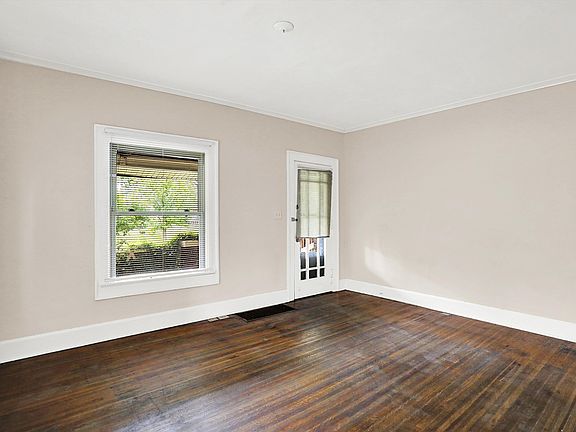 5th image of 628 N Riley Ave
