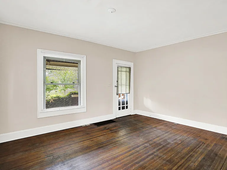628 N Riley Ave — Photo 5