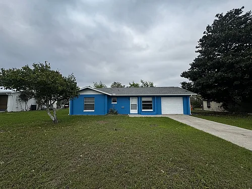 21411 SW Honeysuckle St Photo 1