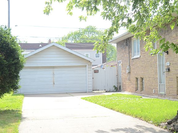 3rd image of 10936 S Avenue N
