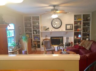 7 Inverness Dr, Bloomington, IL 61701