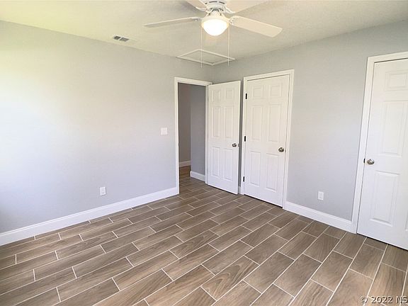 5th image of 834 Pine Shores Cir