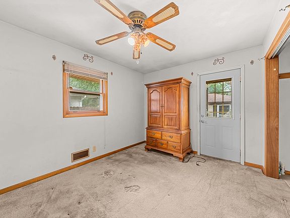 12th image of 3042 Huffman Blvd