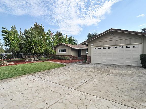 2nd image of 13910 Loquat Ct
