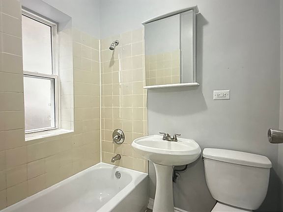 5th image of 1460 W Fargo Ave #104