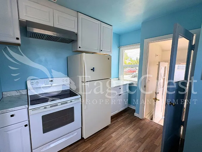 1001 W Chestnut St — Photo 12