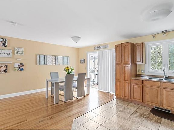 5th image of 45 Oakwood Ave
