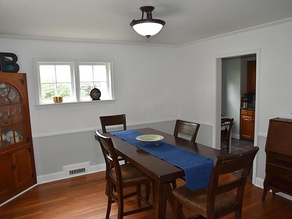 5th image of 211 E Schreyer Pl