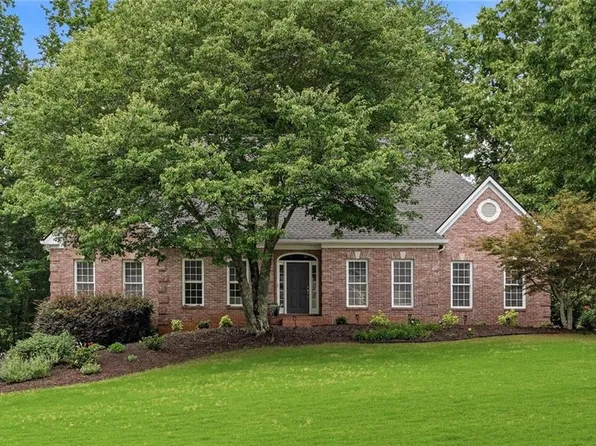 1095 Laurian Park Dr, Roswell, GA 30075