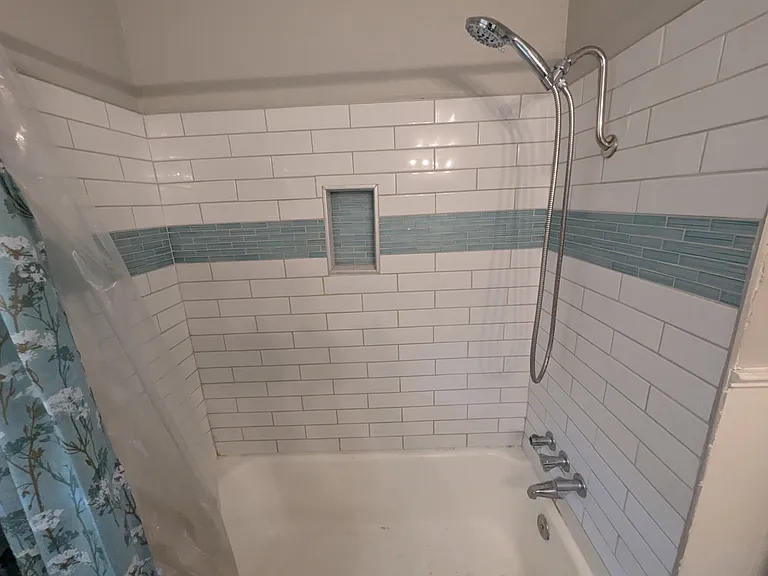 1039 E Walnut St — Photo 14