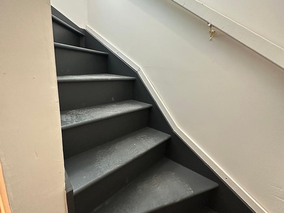 1st image of 233 Gordon St Floor 2