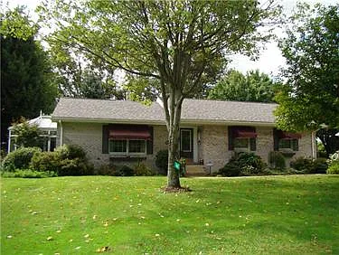 380 Manor Rd photo 1