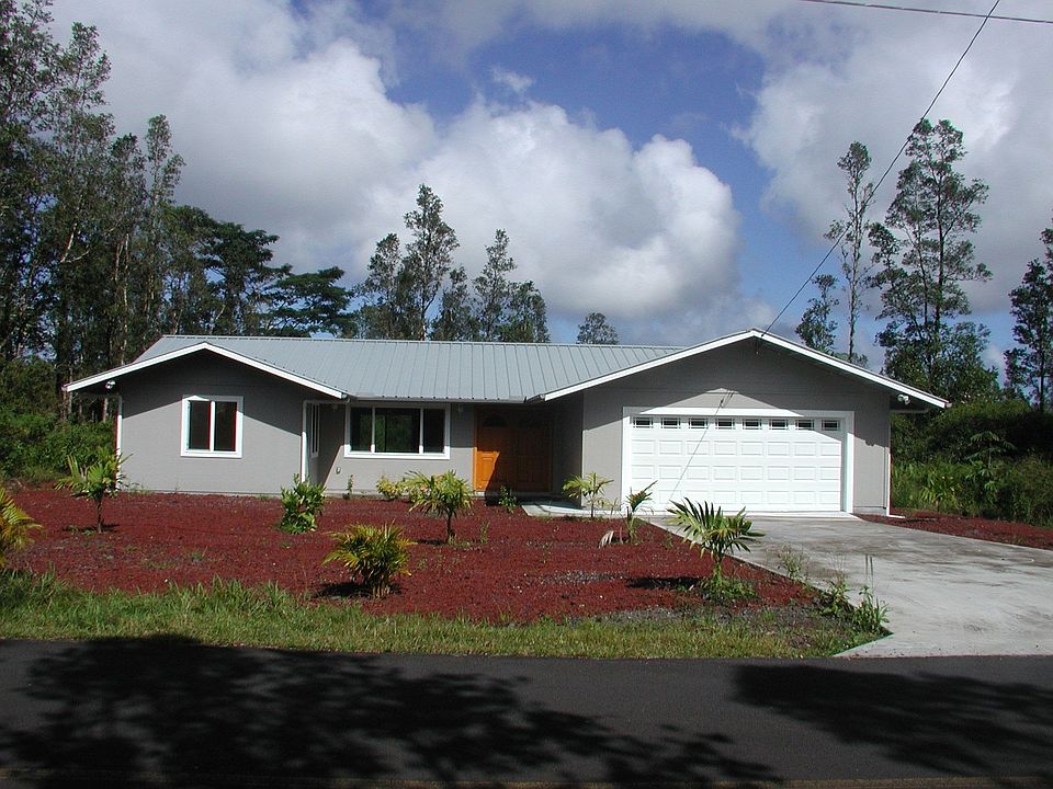 Beautiful 3/2 home on a paved, quiet road in Ainaloa Subdivision.
