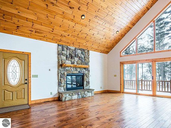 5th image of 13854 Betty Ln