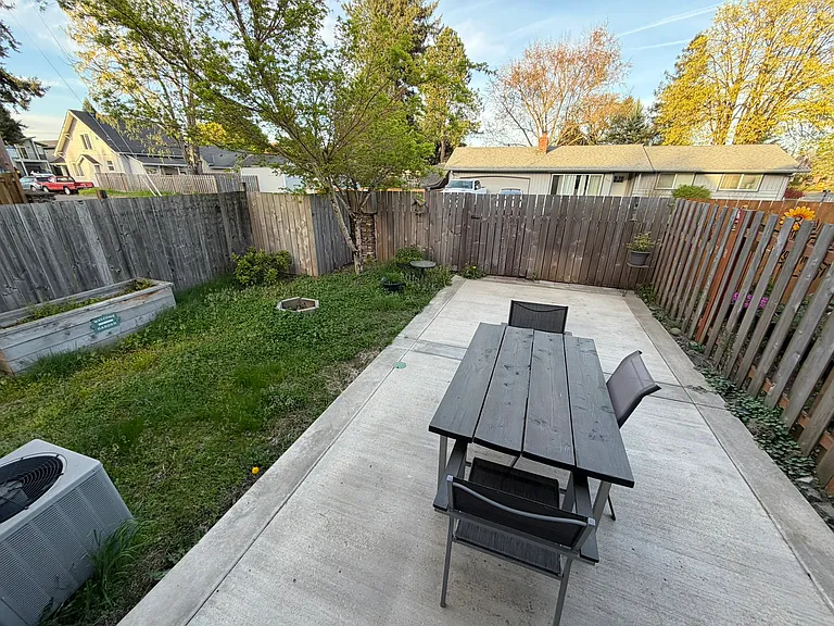 239 N Cedar St — Photo 8