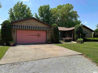 11592 Country Club Rd, West Frankfort, IL 62896