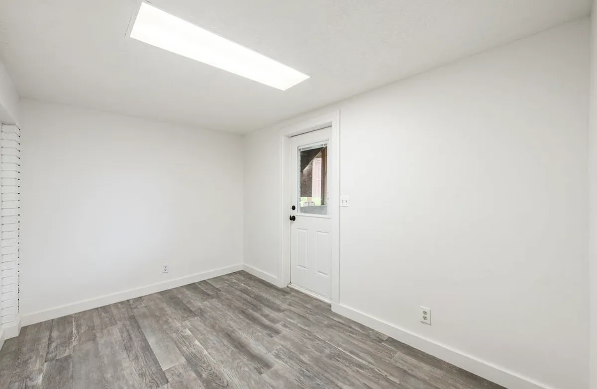 Building Photo - 140 W 8710 S