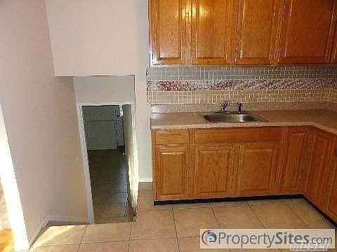 5th image of 26 Huron St