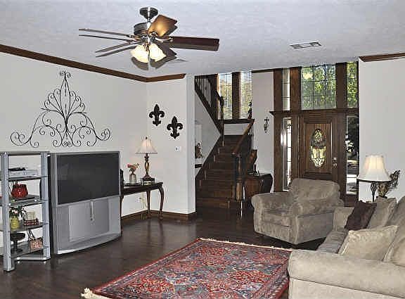 5th image of 7649 Cedar Elm Dr
