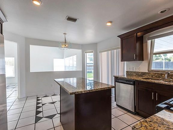 4th image of 1409 Scotch Pine Dr