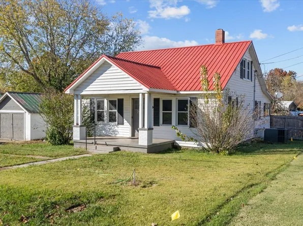 204 Long St W, Mc Ewen, TN 37101