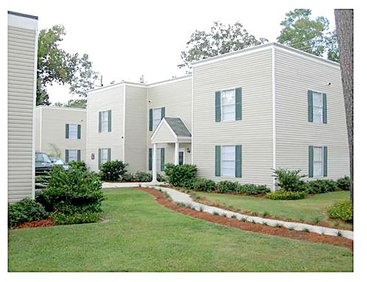 Building Photo - Woodland Trace Apartments