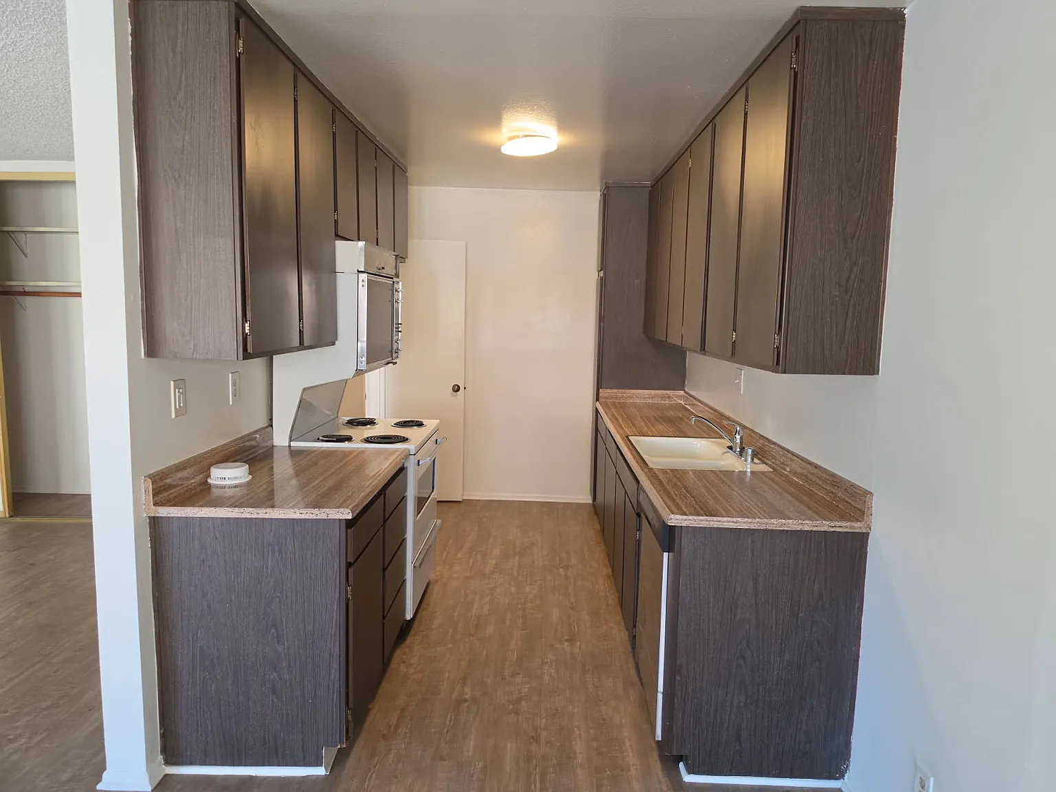 1 bed, 600 sqft, $1,975 — Photo 3