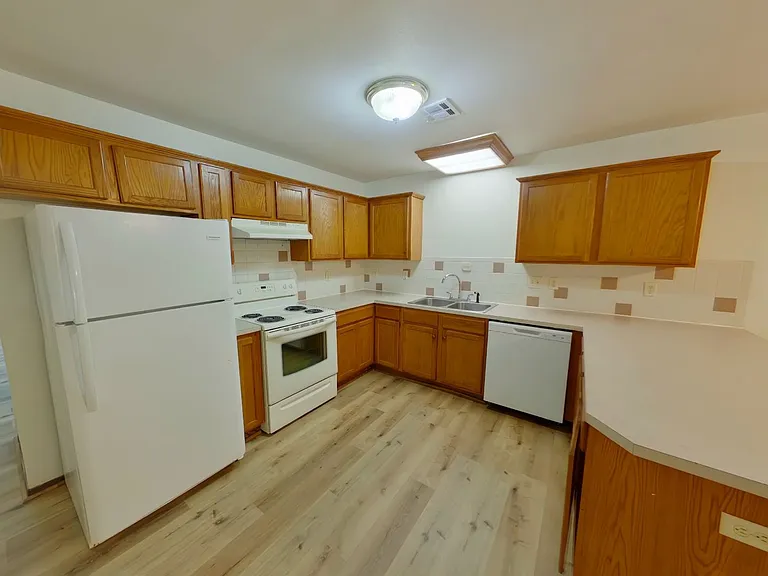 611 S Mount Carmel St — Photo 5