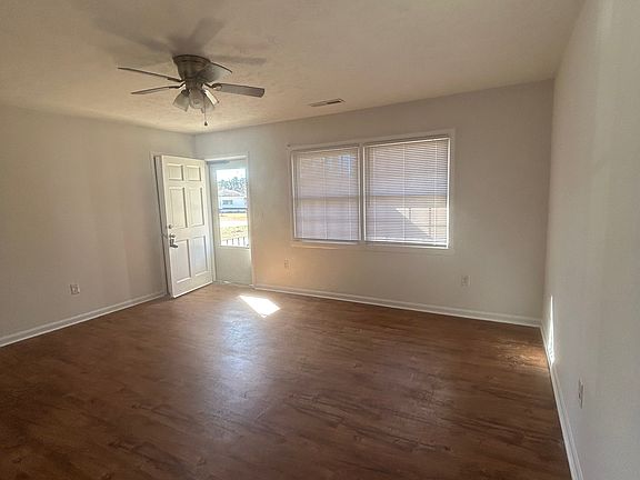 4th image of 300 Longwood Ln Unit 1-A