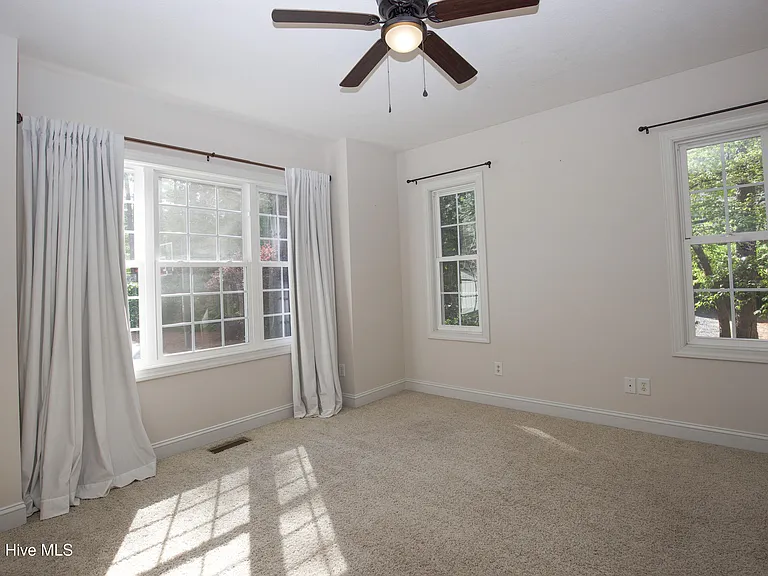16 Montrose Ct — Photo 47