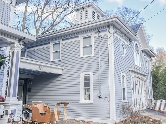2nd image of 27A S Elm St #2
