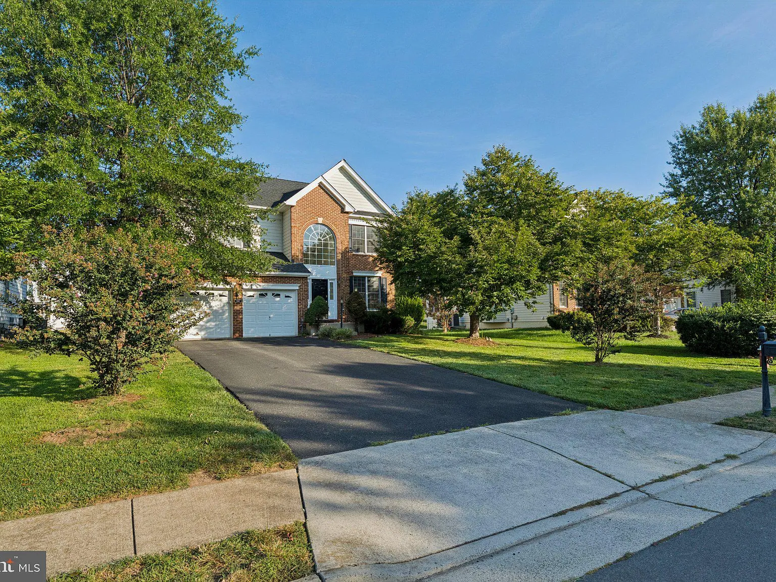 4 bed, 3.5 bath, 4169 sqft, $3,999 — Photo 4