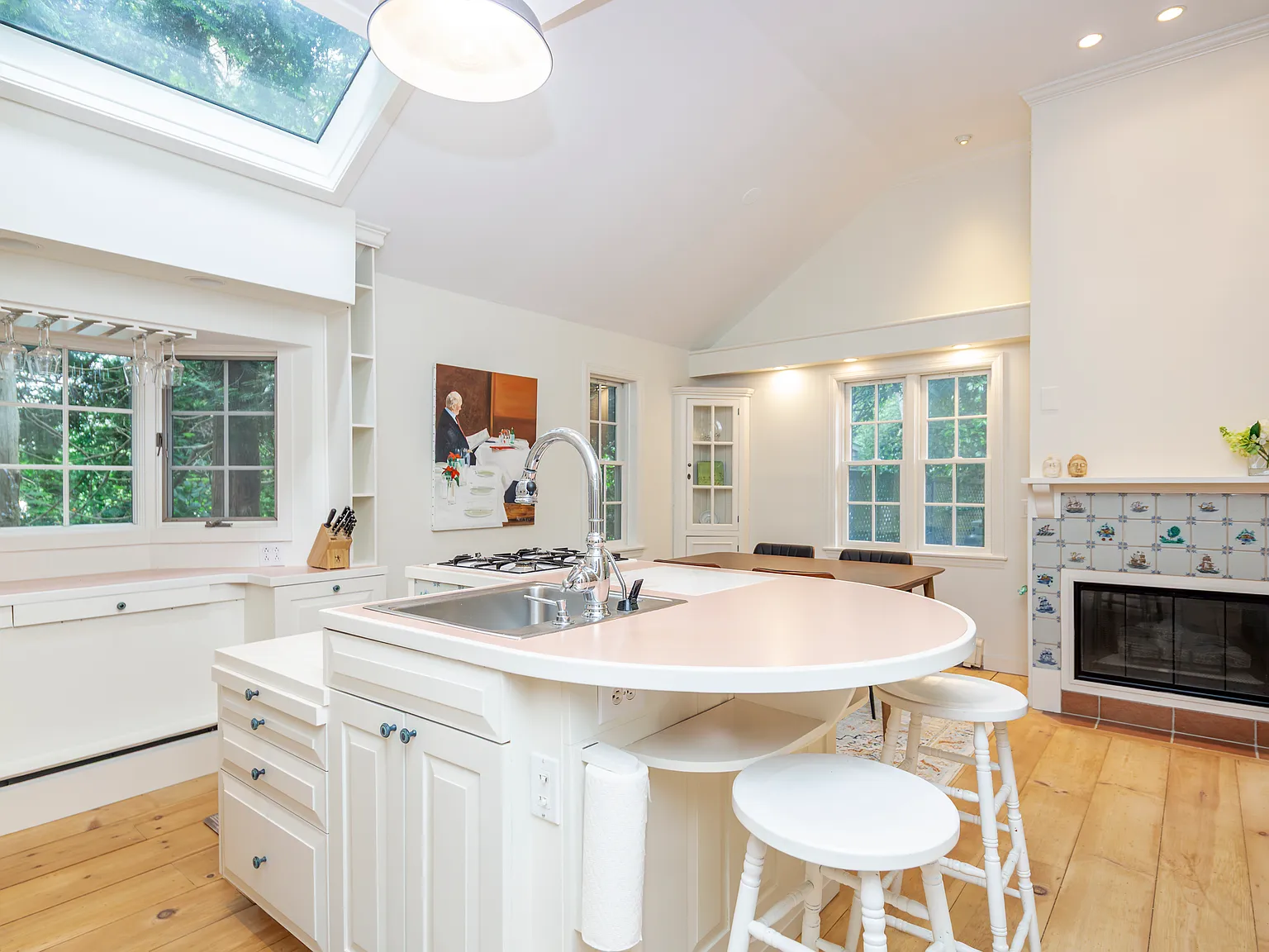 Storybook Cottage in the Heart of East Hampton Village — Photo 3