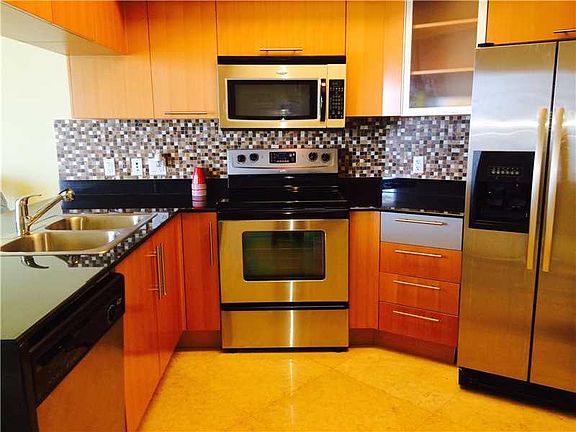 3rd image of 1750 N Bayshore Dr APT 1802