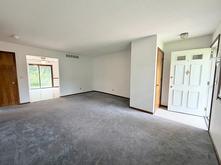 2112 Austin Dr — Photo 4